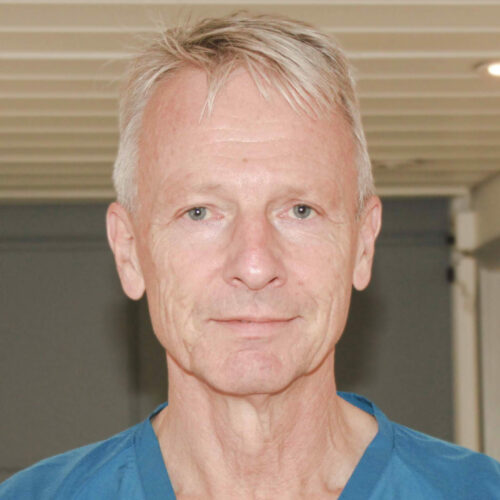 Portæt af Niels Bondegard Thomsen, Ortopædkirurg i blå kittel
